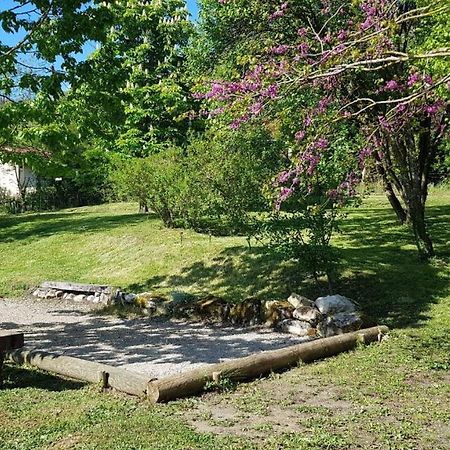 Les Tremieres Bed and Breakfast Saint-Paul-des-Fonts Exteriör bild