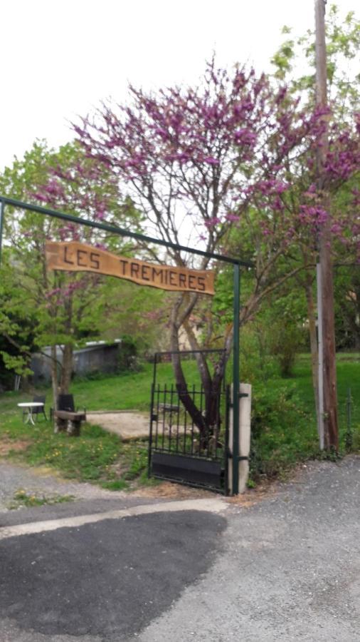 Les Tremieres Bed and Breakfast Saint-Paul-des-Fonts Exteriör bild